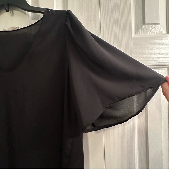 Lush V-neck Black Flutter Sleeve Flowy Top Womens Medium Black Blouse - Picture 3 of 5